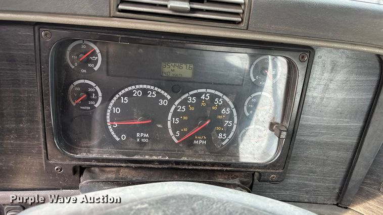 image for item FG1563 2007 Freightliner Columbia semi truck