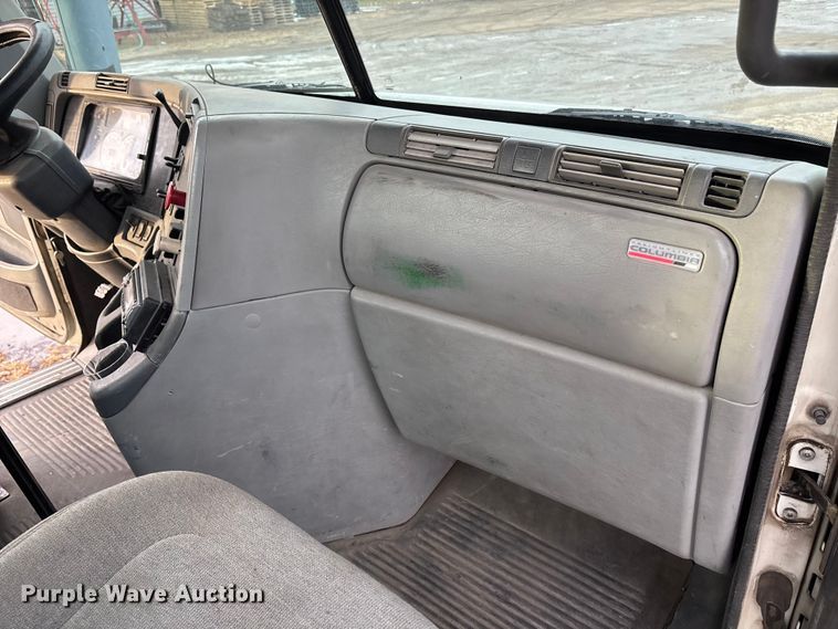 image for item FG1563 2007 Freightliner Columbia semi truck