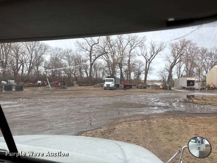 image for item FG1563 2007 Freightliner Columbia semi truck