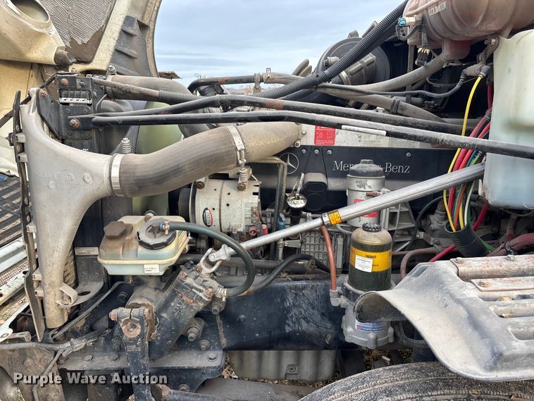 image for item FG1563 2007 Freightliner Columbia semi truck