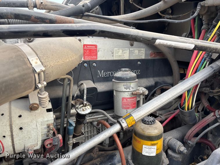 image for item FG1563 2007 Freightliner Columbia semi truck