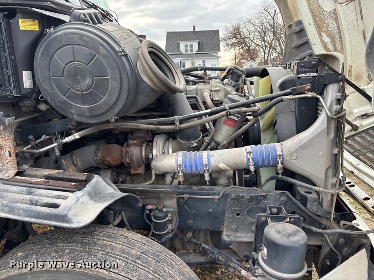 image for item FG1563 2007 Freightliner Columbia semi truck