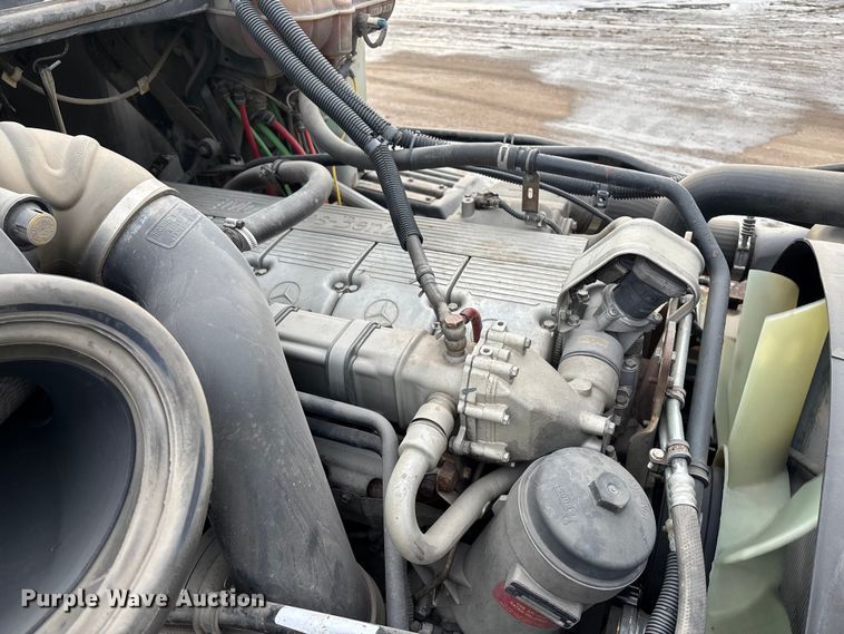 image for item FG1563 2007 Freightliner Columbia semi truck