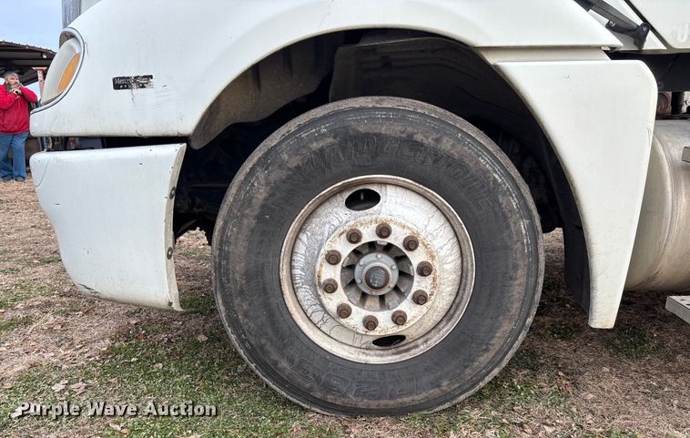 image for item FG1563 2007 Freightliner Columbia semi truck