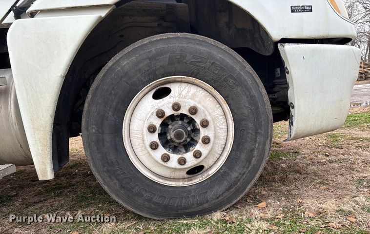 image for item FG1563 2007 Freightliner Columbia semi truck