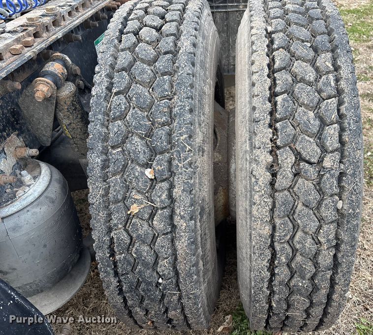 image for item FG1563 2007 Freightliner Columbia semi truck