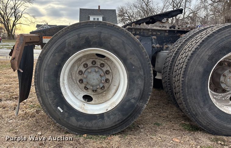 image for item FG1563 2007 Freightliner Columbia semi truck