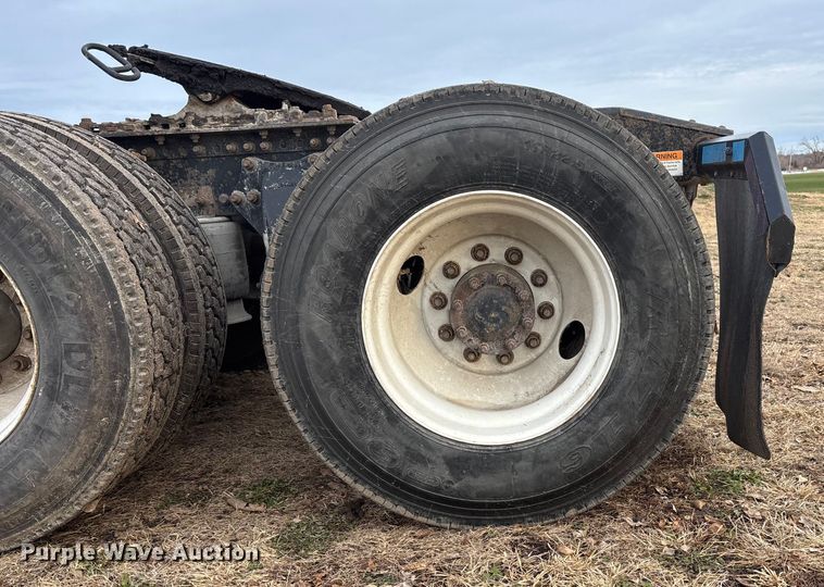 image for item FG1563 2007 Freightliner Columbia semi truck