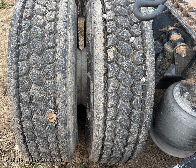 image for item FG1563 2007 Freightliner Columbia semi truck