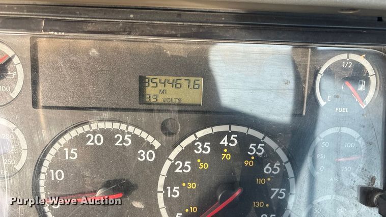 image for item FG1563 2007 Freightliner Columbia semi truck