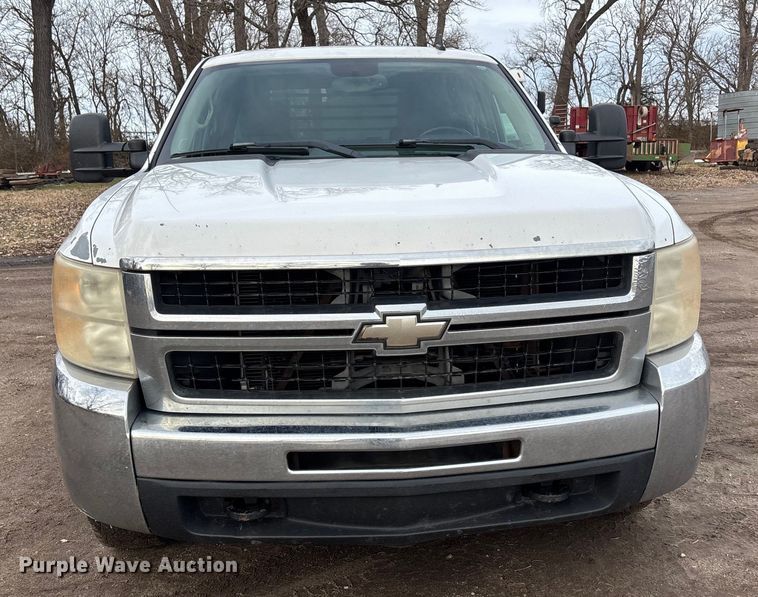 image for item FG1565 2007 Chevrolet Silverado 2500HD Crew Cab flatbed pickup truck