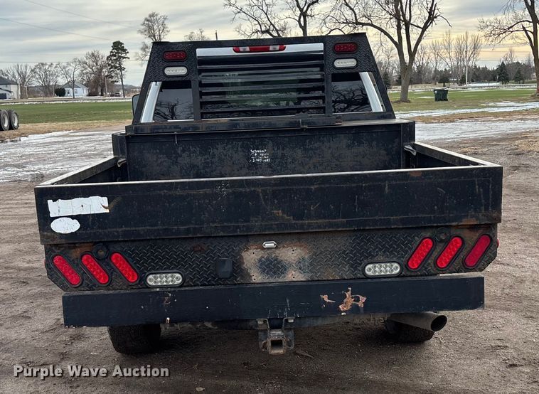 image for item FG1565 2007 Chevrolet Silverado 2500HD Crew Cab flatbed pickup truck