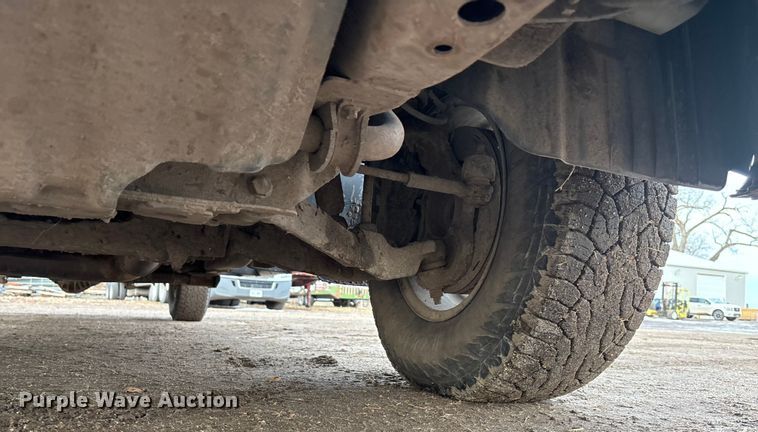 image for item FG1565 2007 Chevrolet Silverado 2500HD Crew Cab flatbed pickup truck