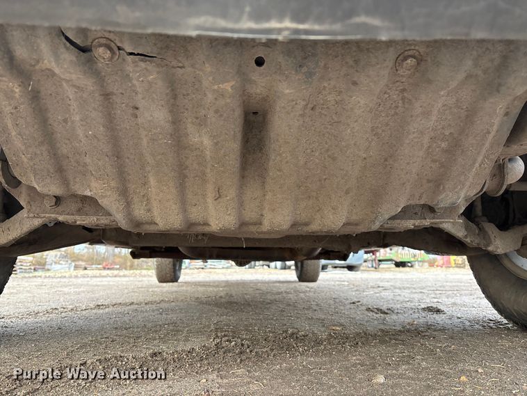 image for item FG1565 2007 Chevrolet Silverado 2500HD Crew Cab flatbed pickup truck