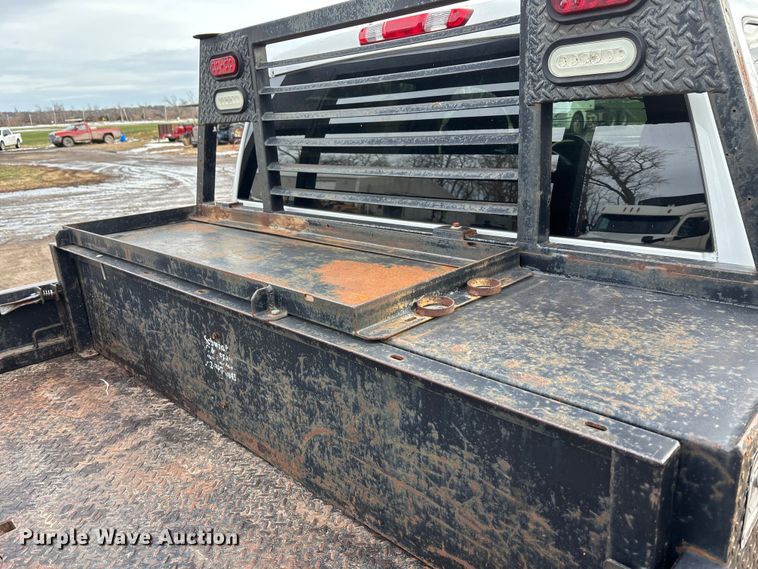 image for item FG1565 2007 Chevrolet Silverado 2500HD Crew Cab flatbed pickup truck