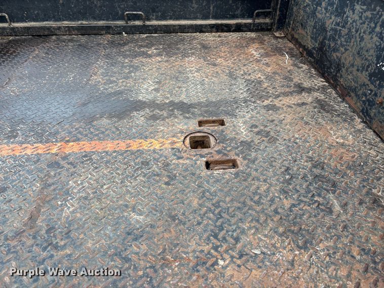 image for item FG1565 2007 Chevrolet Silverado 2500HD Crew Cab flatbed pickup truck