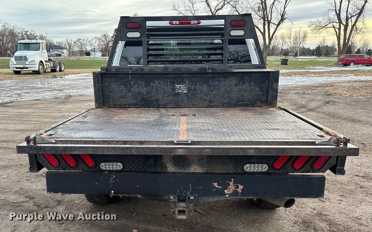 image for item FG1565 2007 Chevrolet Silverado 2500HD Crew Cab flatbed pickup truck