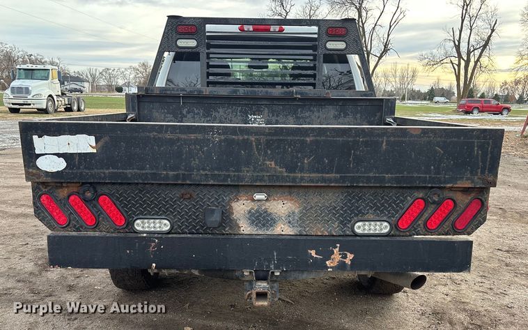 image for item FG1565 2007 Chevrolet Silverado 2500HD Crew Cab flatbed pickup truck