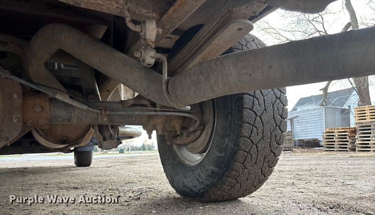 image for item FG1565 2007 Chevrolet Silverado 2500HD Crew Cab flatbed pickup truck