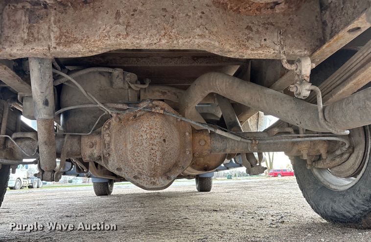 image for item FG1565 2007 Chevrolet Silverado 2500HD Crew Cab flatbed pickup truck