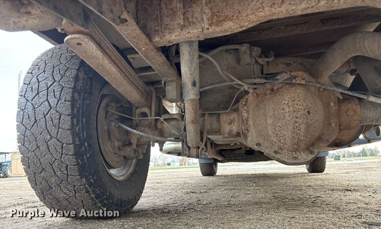 image for item FG1565 2007 Chevrolet Silverado 2500HD Crew Cab flatbed pickup truck