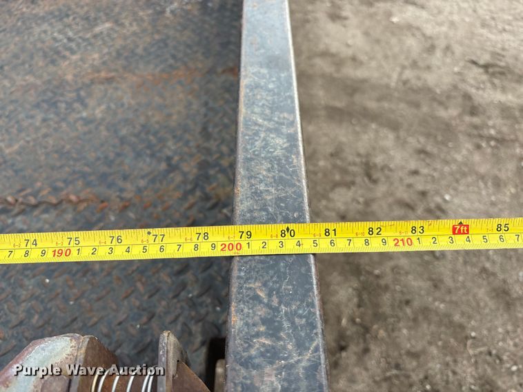 image for item FG1565 2007 Chevrolet Silverado 2500HD Crew Cab flatbed pickup truck