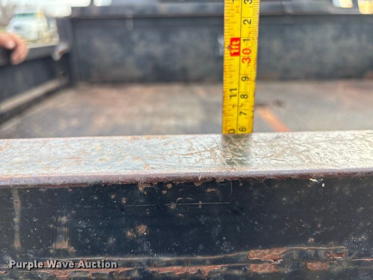 image for item FG1565 2007 Chevrolet Silverado 2500HD Crew Cab flatbed pickup truck