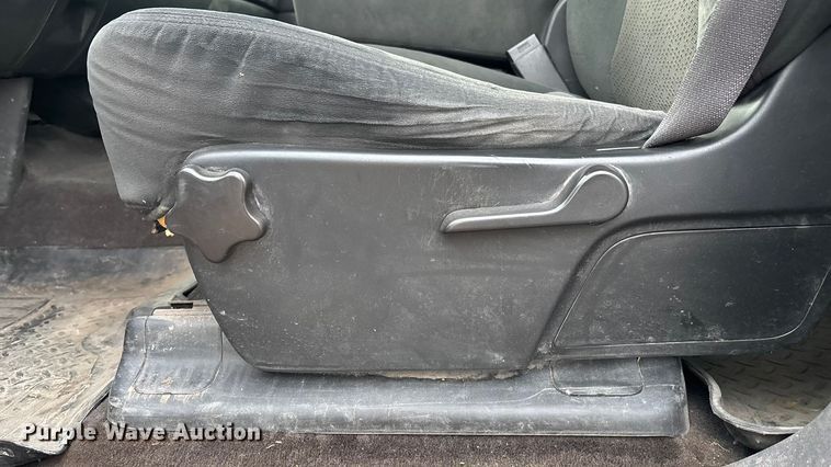 image for item FG1565 2007 Chevrolet Silverado 2500HD Crew Cab flatbed pickup truck