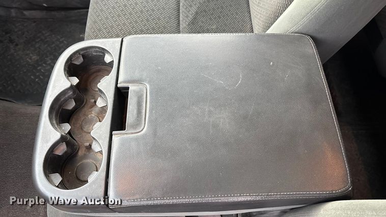 image for item FG1565 2007 Chevrolet Silverado 2500HD Crew Cab flatbed pickup truck