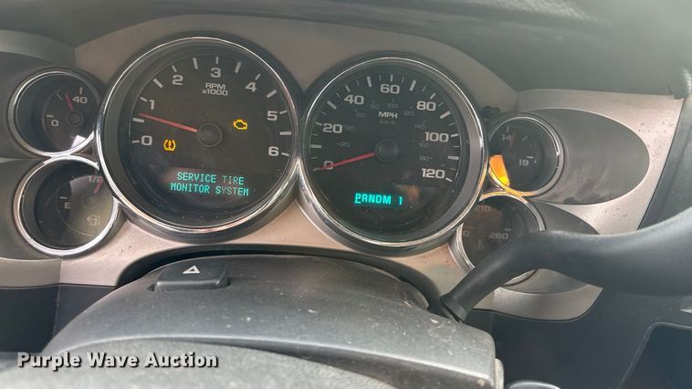 image for item FG1565 2007 Chevrolet Silverado 2500HD Crew Cab flatbed pickup truck