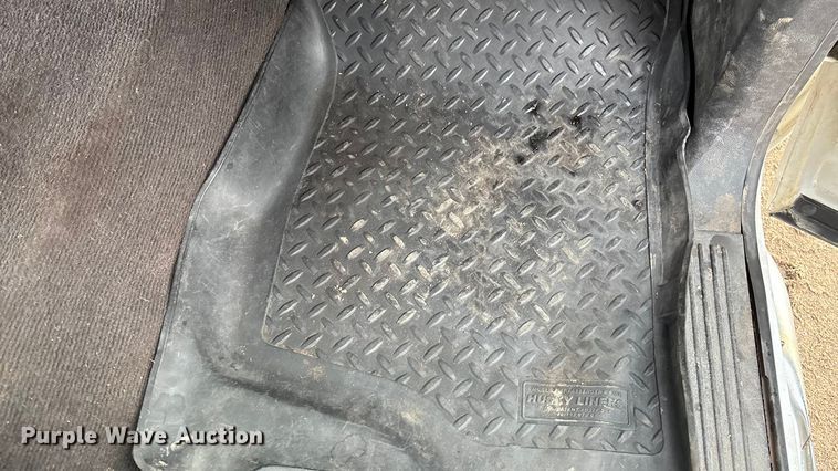 image for item FG1565 2007 Chevrolet Silverado 2500HD Crew Cab flatbed pickup truck