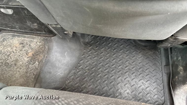 image for item FG1565 2007 Chevrolet Silverado 2500HD Crew Cab flatbed pickup truck