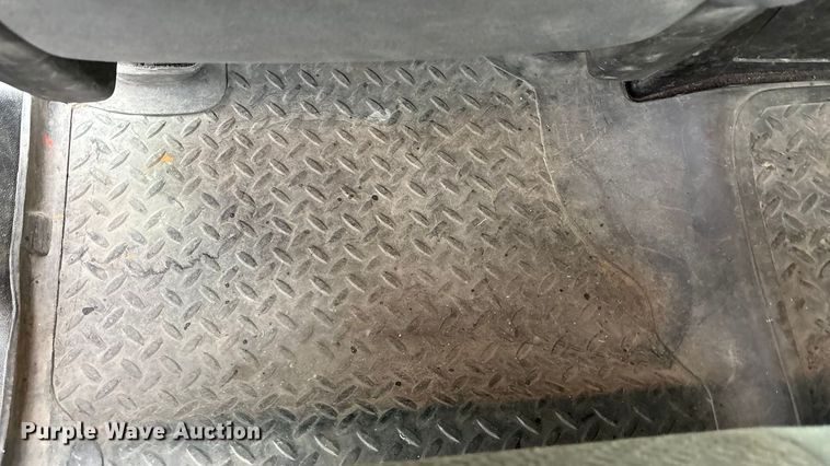 image for item FG1565 2007 Chevrolet Silverado 2500HD Crew Cab flatbed pickup truck