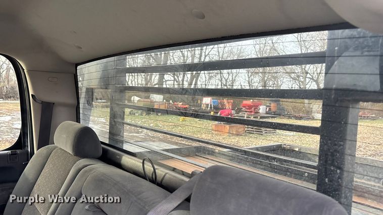 image for item FG1565 2007 Chevrolet Silverado 2500HD Crew Cab flatbed pickup truck