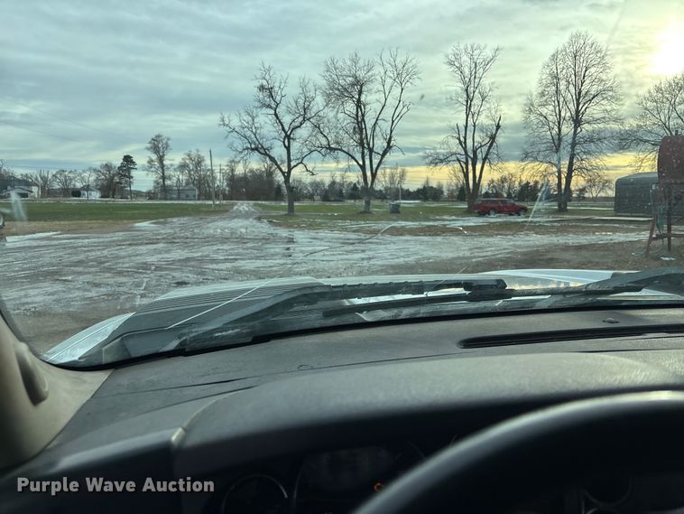 image for item FG1565 2007 Chevrolet Silverado 2500HD Crew Cab flatbed pickup truck