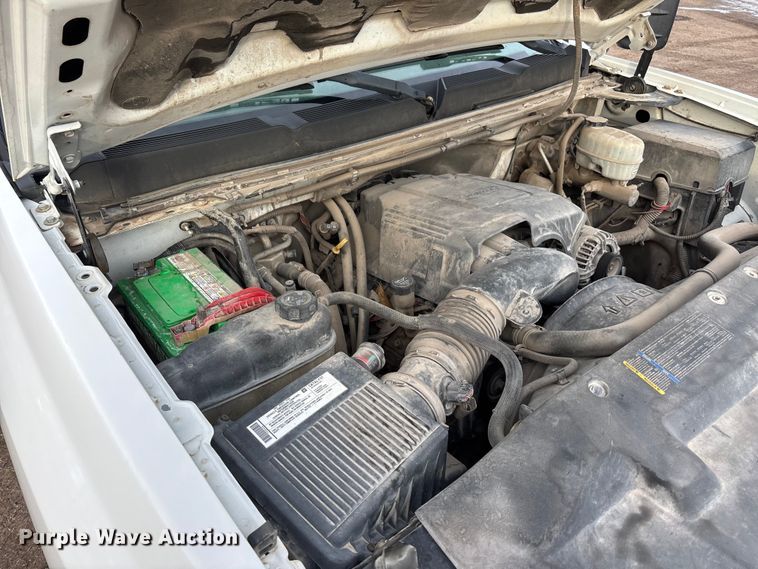 image for item FG1565 2007 Chevrolet Silverado 2500HD Crew Cab flatbed pickup truck