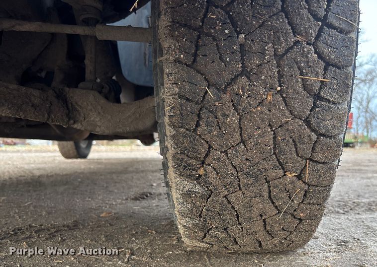 image for item FG1565 2007 Chevrolet Silverado 2500HD Crew Cab flatbed pickup truck