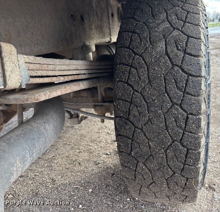 image for item FG1565 2007 Chevrolet Silverado 2500HD Crew Cab flatbed pickup truck