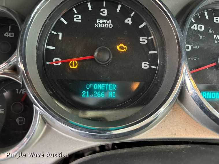 image for item FG1565 2007 Chevrolet Silverado 2500HD Crew Cab flatbed pickup truck