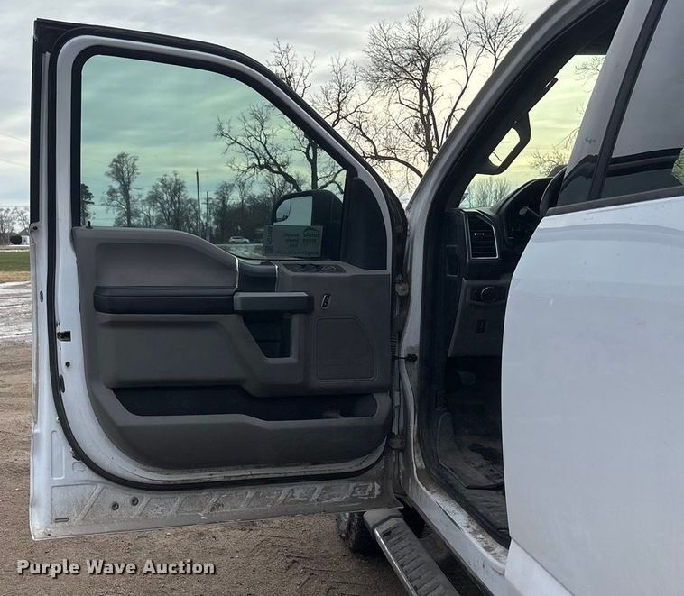 image for item FG1566 2016 Ford F-150 SuperCrew pickup truck