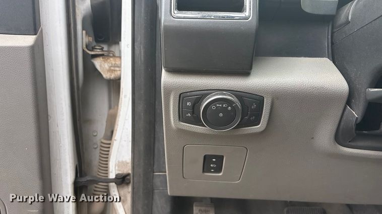 image for item FG1566 2016 Ford F-150 SuperCrew pickup truck