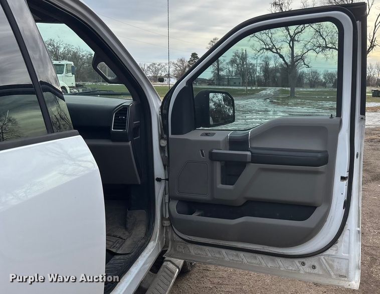 image for item FG1566 2016 Ford F-150 SuperCrew pickup truck