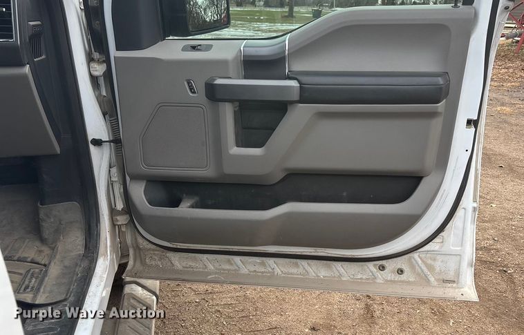 image for item FG1566 2016 Ford F-150 SuperCrew pickup truck