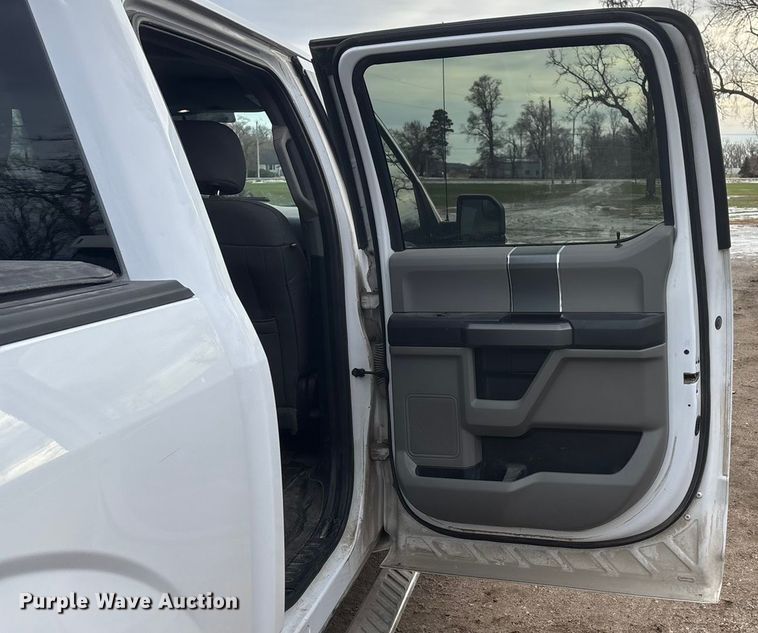 image for item FG1566 2016 Ford F-150 SuperCrew pickup truck