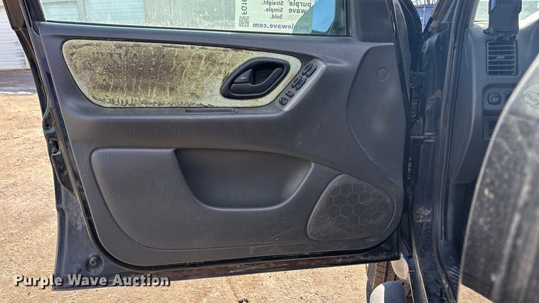 image for item FG1629 2004 Ford Escape 