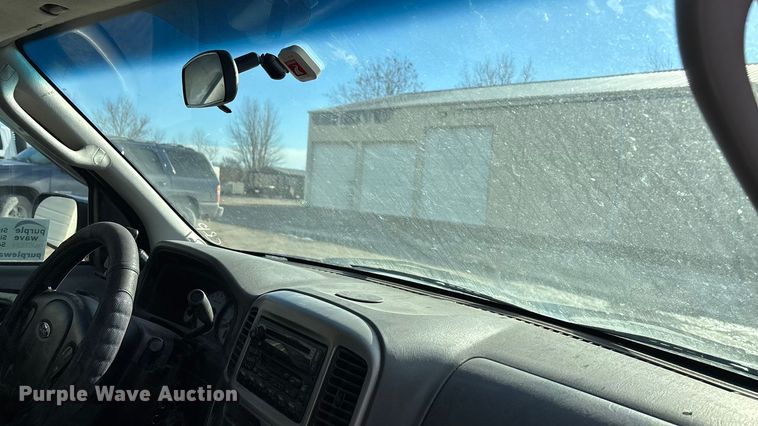 image for item FG1629 2004 Ford Escape 