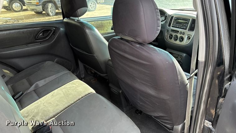 image for item FG1629 2004 Ford Escape 