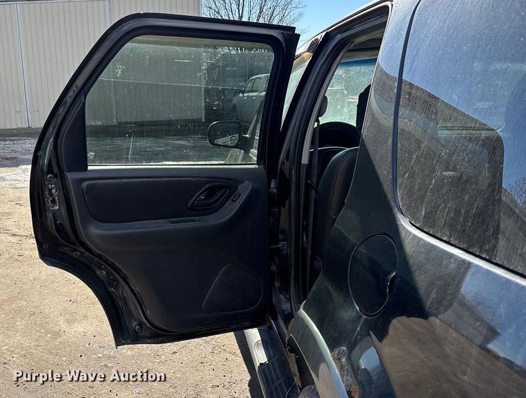 image for item FG1629 2004 Ford Escape 