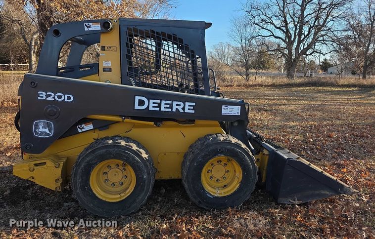 MINI CARGADOR SOBRE RUEDAS 2013 JOHN DEERE 320D