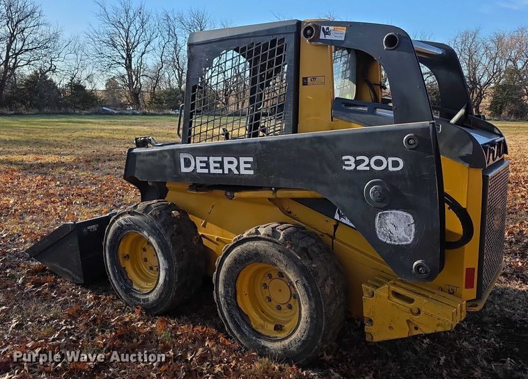 image for item FI0757 2013 John Deere 320D skid steer loader